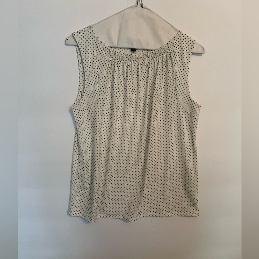BANANA REPUBLIC SLEEVELESS TOP - SIZE XS